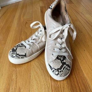 White Raven shoes size 7 1/2 mobwife sneakers walking snake